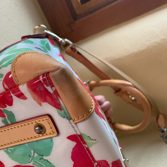 D&B - Picture 4 of 5